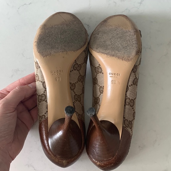 Gucci tan GG canvas and leather trim Bamboo Horsebit pumps. - Picture 6 of 12